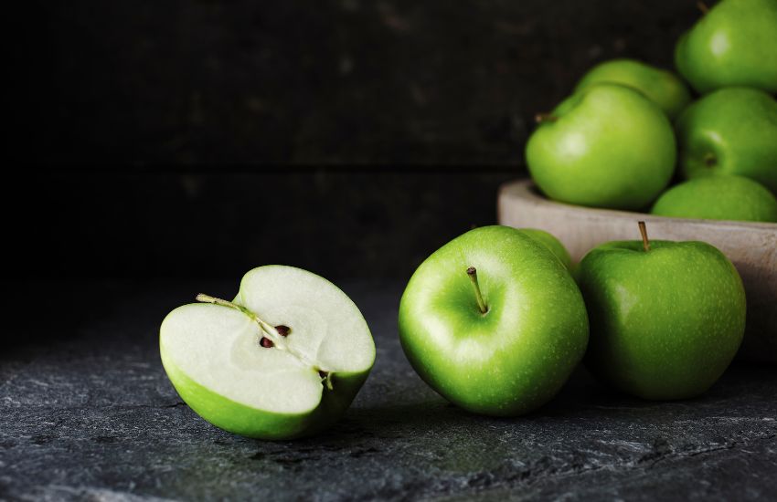 What Are the Sweetest Apples? (15 Types) - Insanely Good